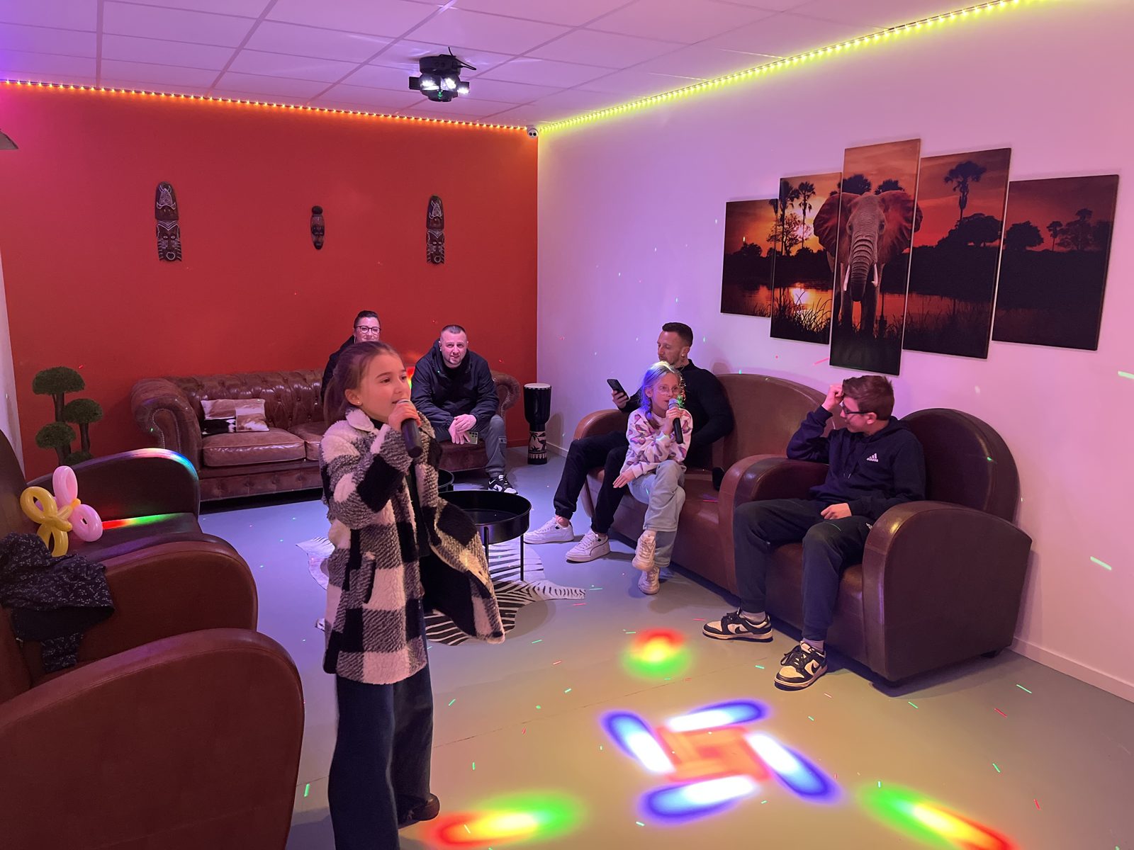 Des enfants profitent d'une activité de groupe chez Team Square